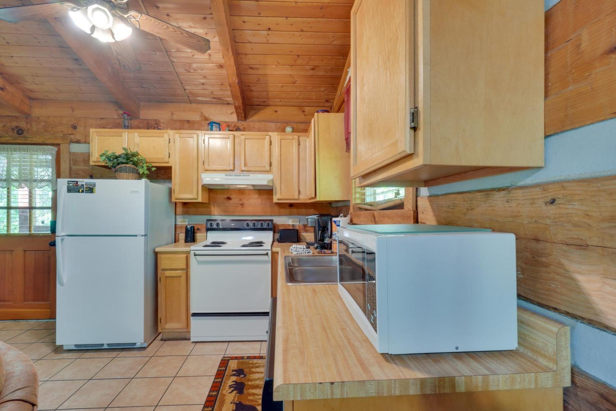 Gatlinburg Cabin With Hot Tub About 6 Mi To Downtown! 외부 사진