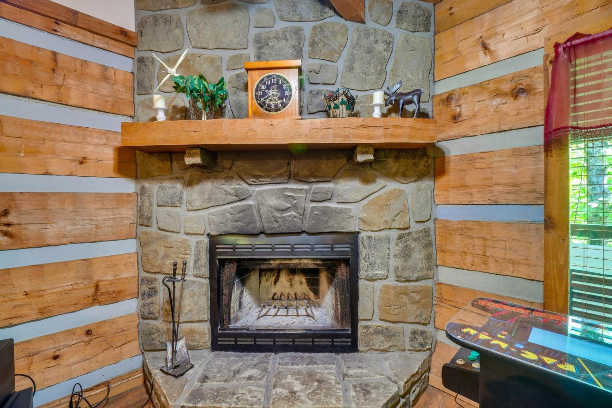 Gatlinburg Cabin With Hot Tub About 6 Mi To Downtown! 외부 사진